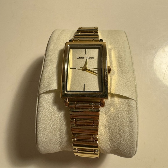 Woman’s Anne Klein Gold Watch - Picture 1 of 3